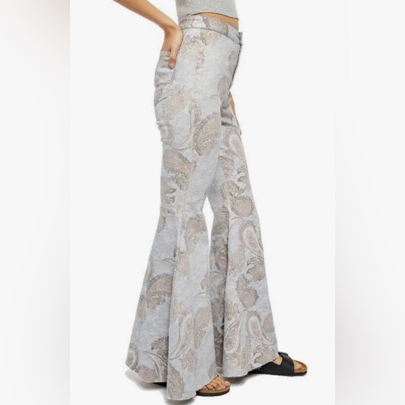 We The Free Just Float On Flare Paisley Print 30 - Picture 2 of 8